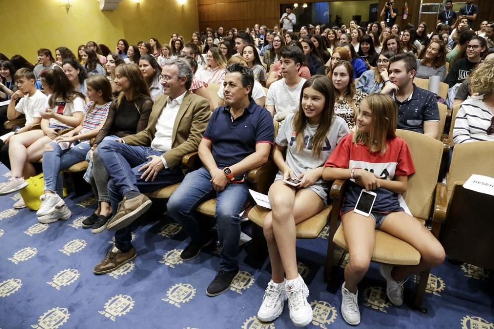 Encuentro de Ana Guerra y Cepeda con estudiantes en Murcia