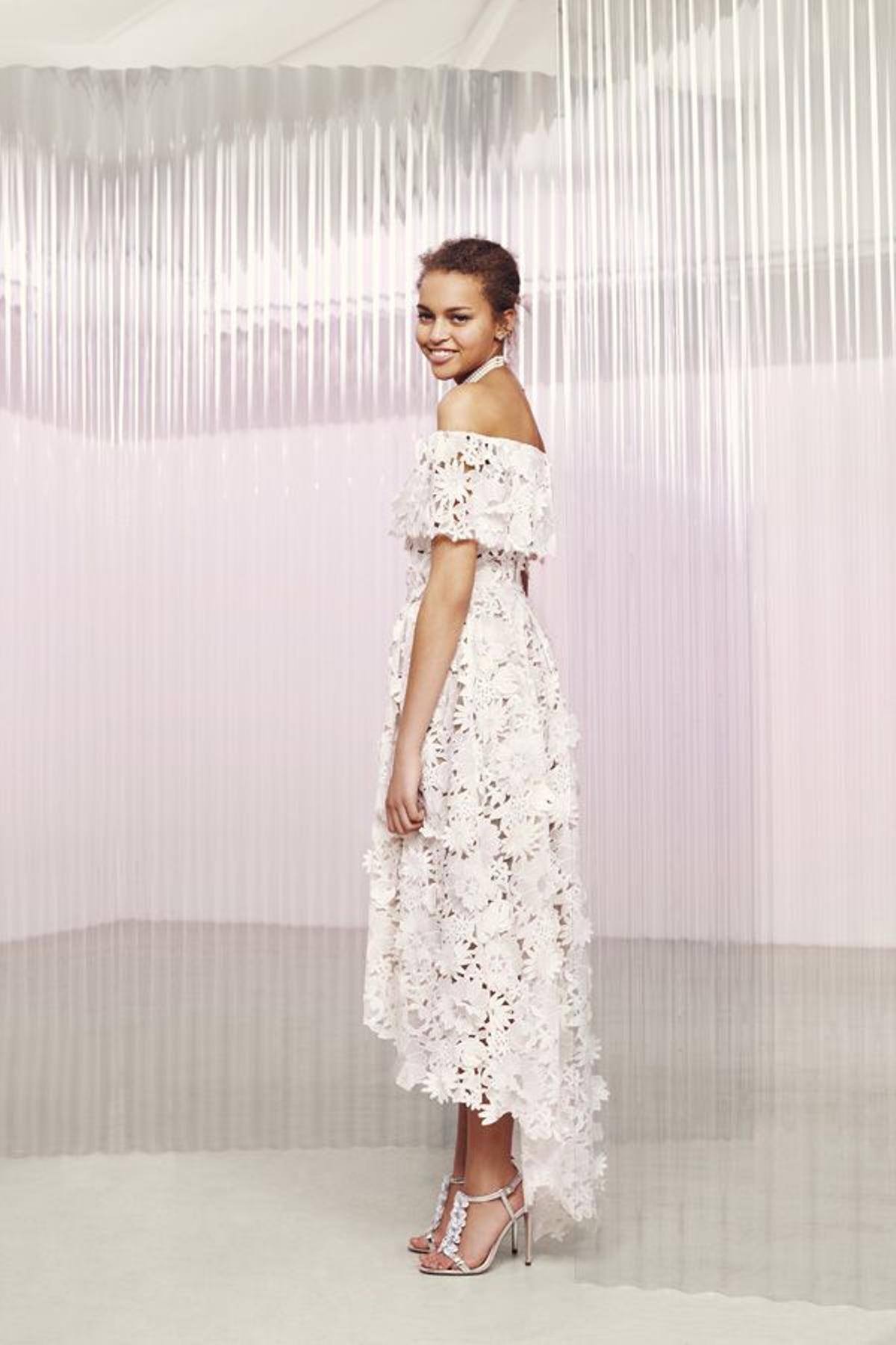 Colección bridal Asos 2016: vestido de encaje con corte asimétrico