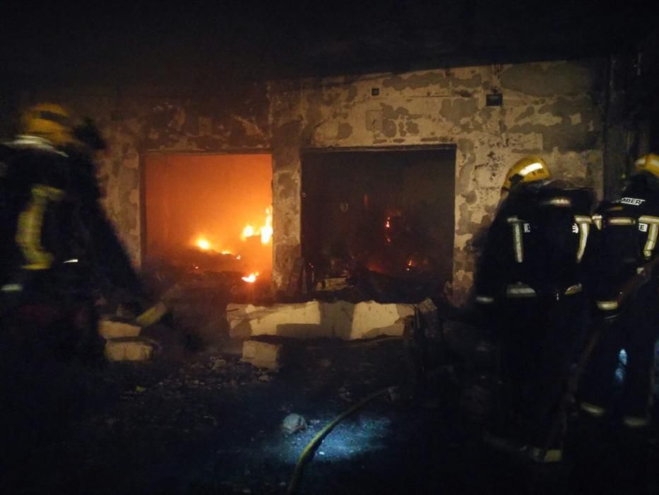 Incendio en una nave en Arrecife, Lanzarote