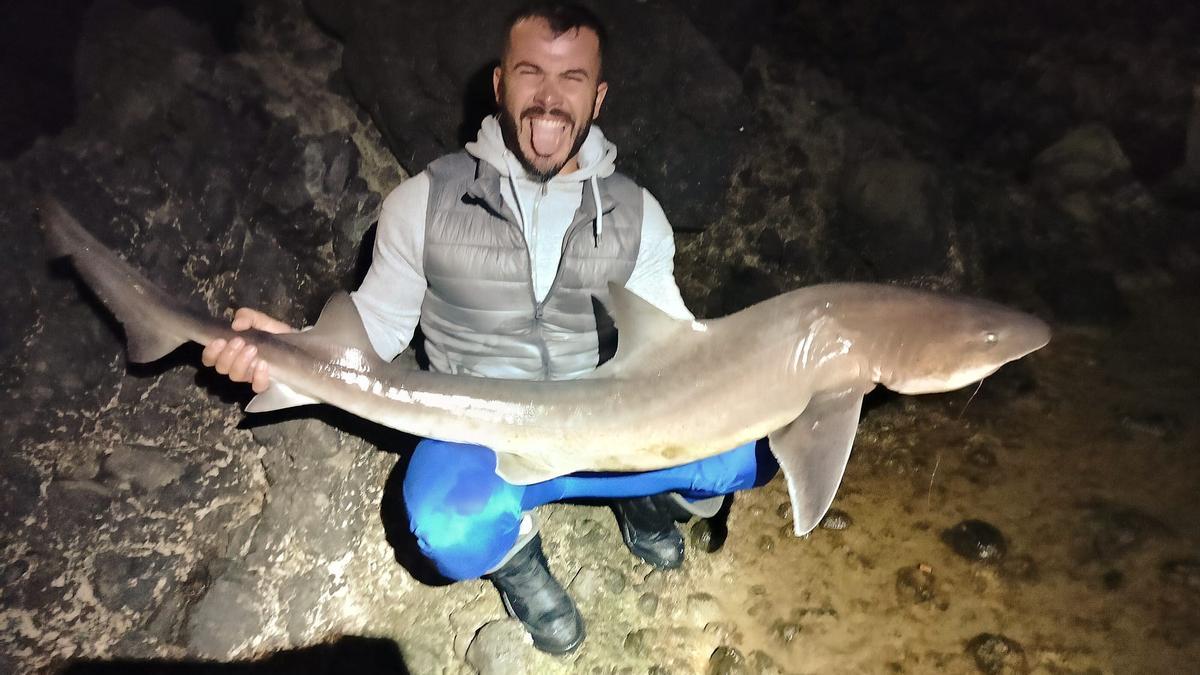 Cazan un tiburón en La Manga