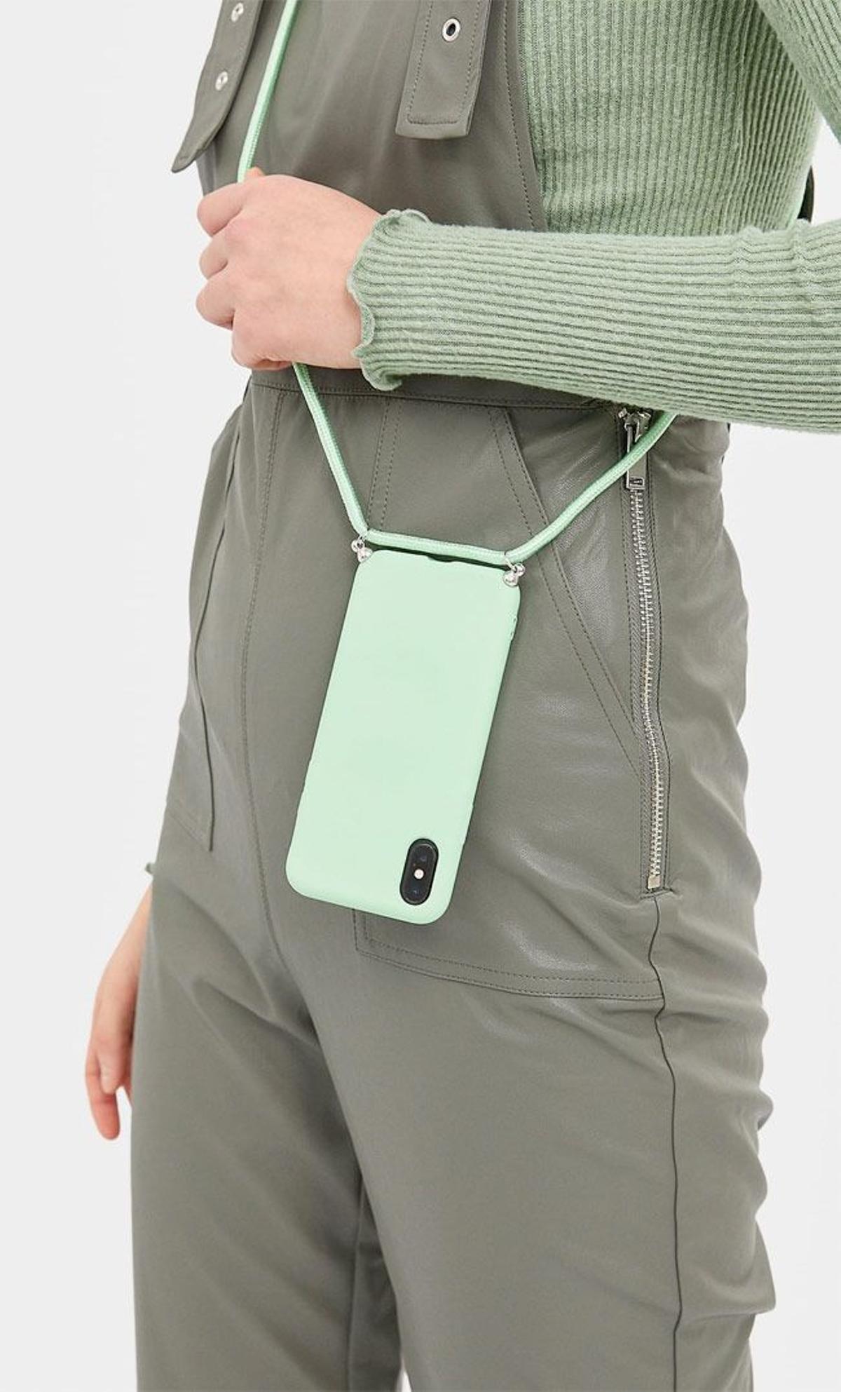 Carcasa con cordón para iPhone XS en verde, de Stradivarius