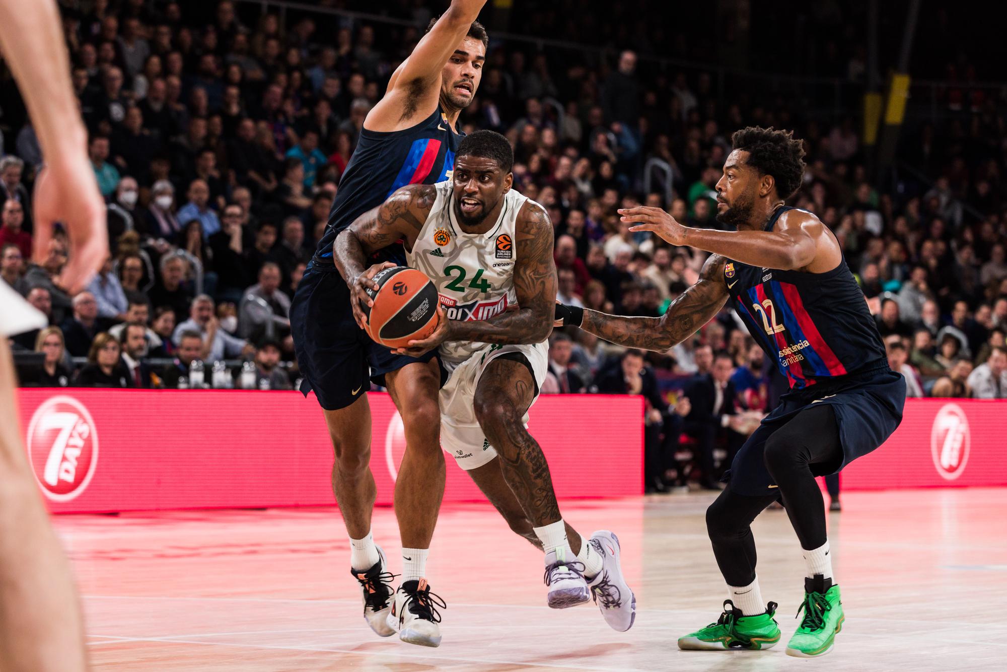 Dwayne Bacon of Panathinaikos Athens in action during the Turkish Airlines EuroLeague match between FC Barcelona and Panathinaikos Athens  at Palau Blaugrana on December 16, 2022 in Barcelona, Spain.