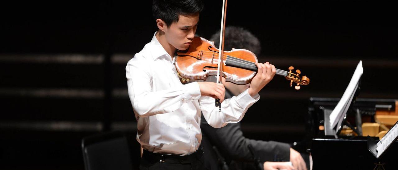 Kevin Zhu, con 21 años, es el ganador más joven del concurso Paganini en sus 58 años de historia.  | // FDV