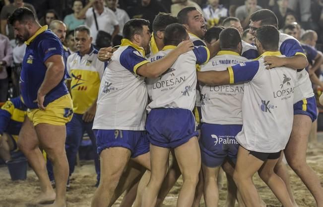 07/07/2017. ARUCAS. Final de la lucha corrida entre Unión Gáldar y Maninidra. Campeón el Club de Lucha Unión Gáldar.