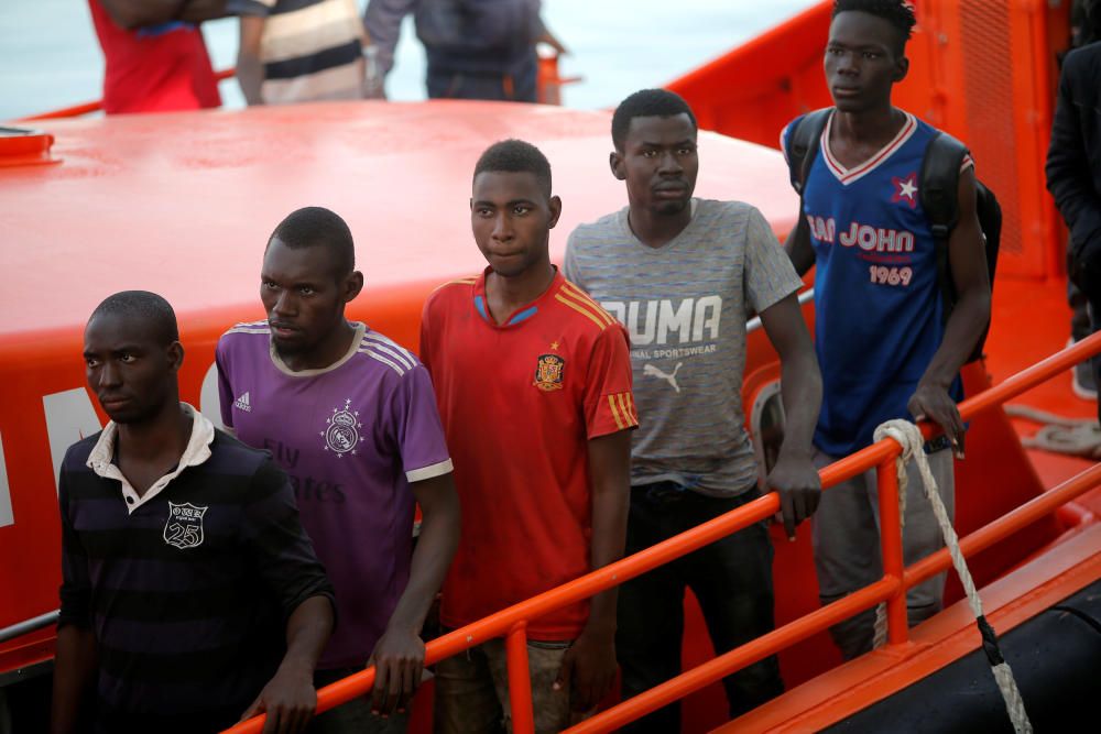 Llegan al puerto de Málaga 80 personas rescatadas de dos pateras