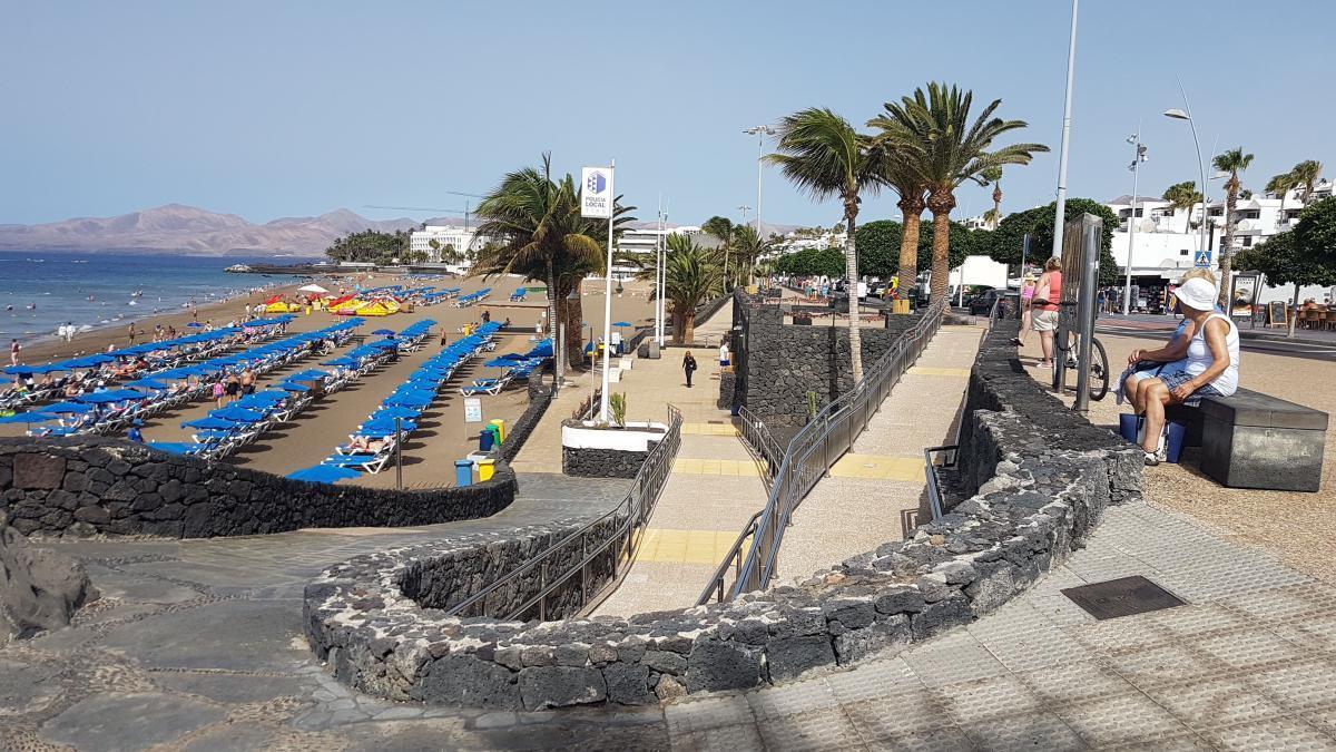 Acceso a Playa Grande, en Puerto del Carmen, en una imagen de archivo.