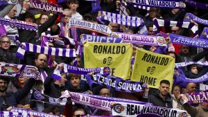 Protesta de los aficionados del Real Valladolid contra la gestión de Ronaldo Nazario, presidente de la entidad pucelana.