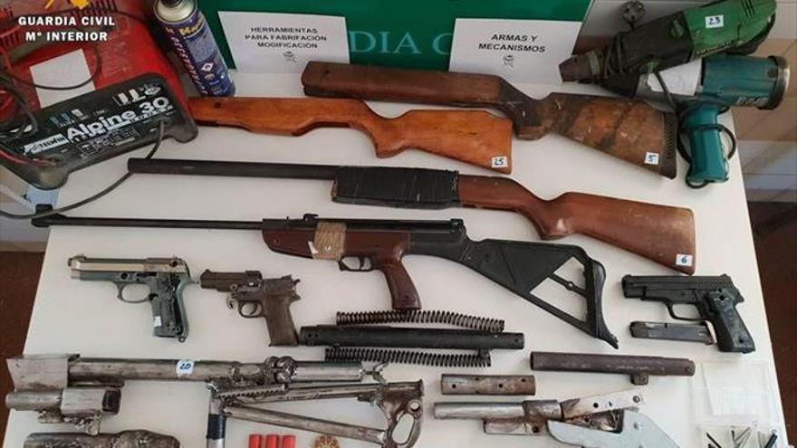 Descubierto un taller de armas tras sufrir su dueño un accidente