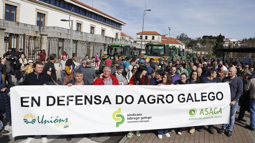 Más de 600 tractores rugen en Galicia para exigir que los contratos se cumplan con precios “justos”