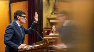 El president de la Generalitat, Salvador Illa, en el pleno del Parlament.