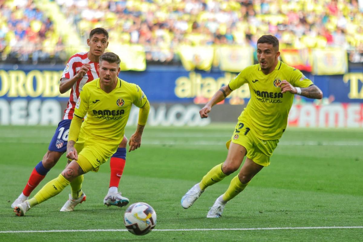 Alberto Moreno y Yeremy Pino, en el Villarreal-Atlético de Madrid.