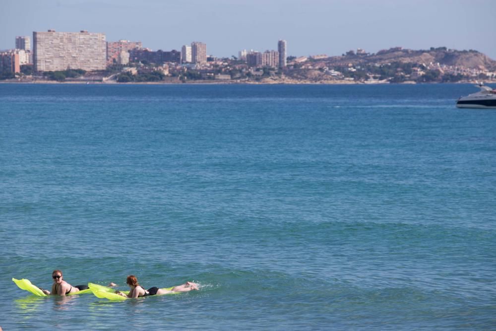 Las playas de Alicante se llenan el 1 de noviembre