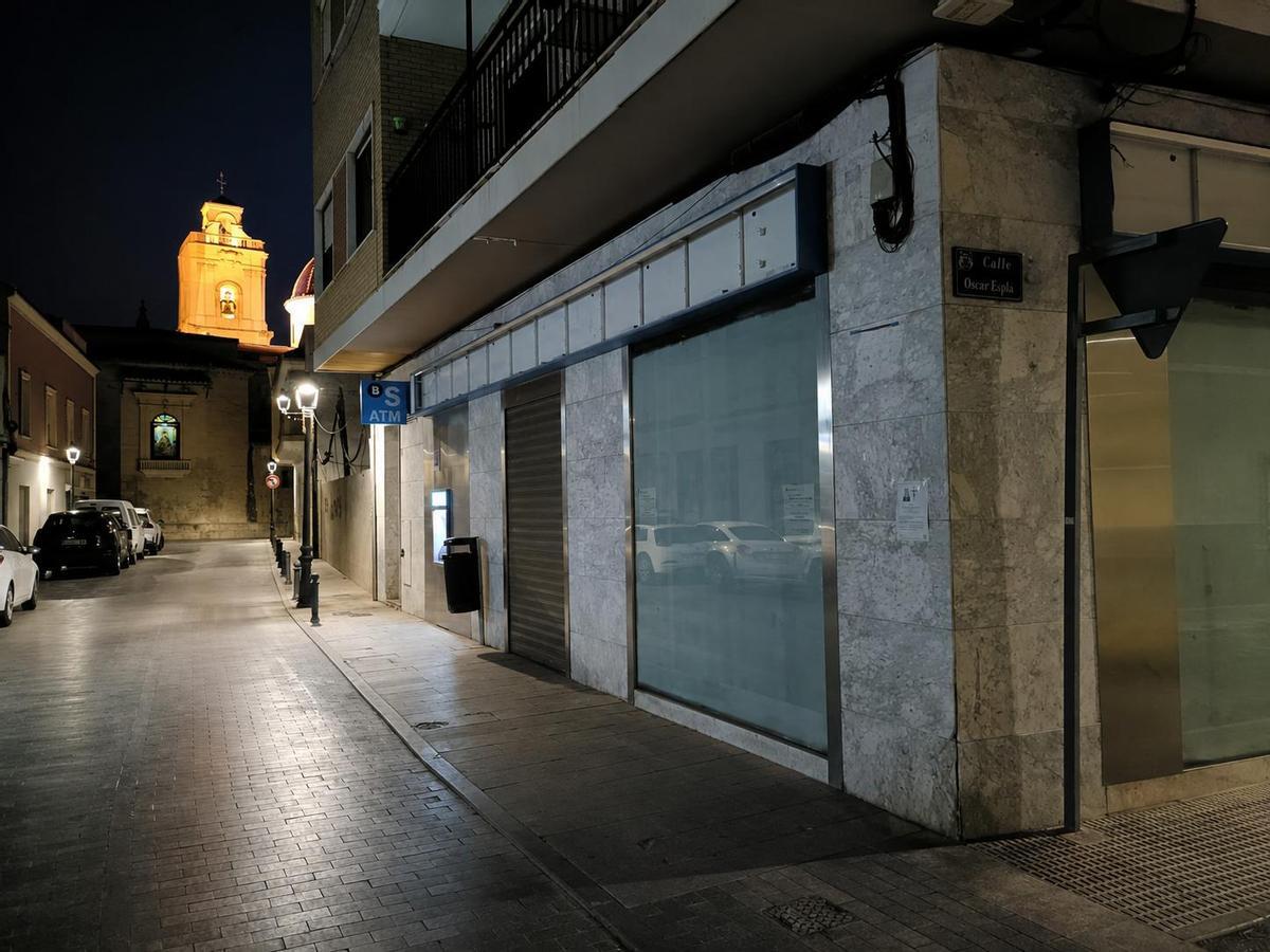 Oficina cerrada al público en la calle Santa Bábara