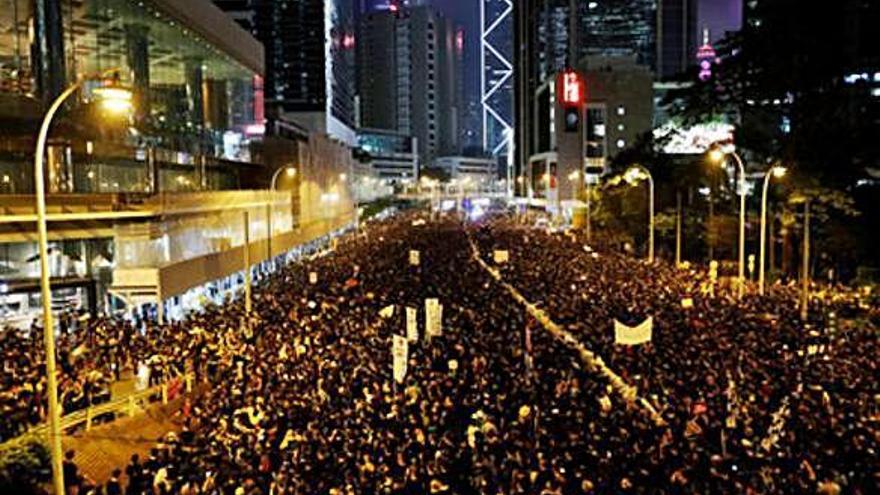 La manifestació ha portat milers de persones als carrers de la capital xinesa per protestar