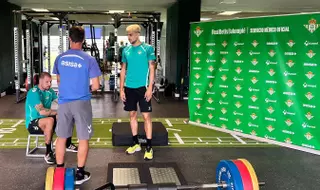 FOTOGALERÍA | Primer día de reconocimientos médicos en el Betis antes de iniciar la pretemporada en Portugal