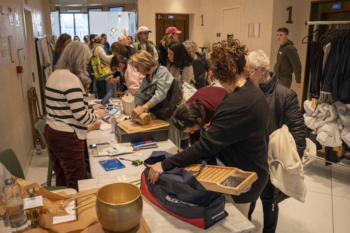 Barcelona. 16 de enero del 2026. Primer día del mercadillo de mobiliario y decoración del 45 Times Barcelona Hotel de Plaza Cataluña. Fotos Sandra Roman.