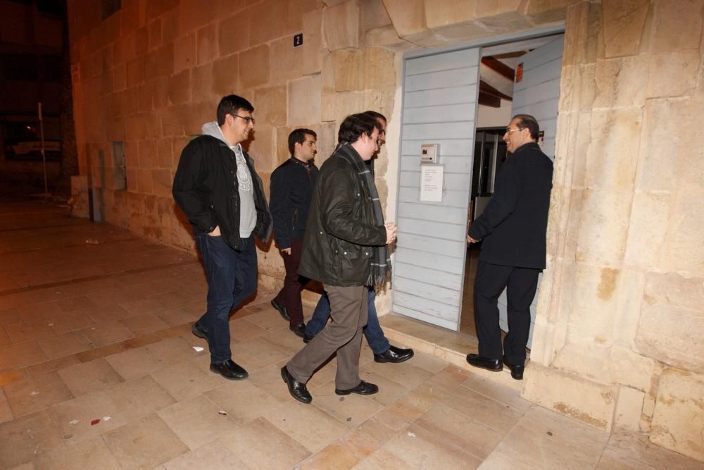 Los seminaristas llegan para custodiar la Santa Faz.