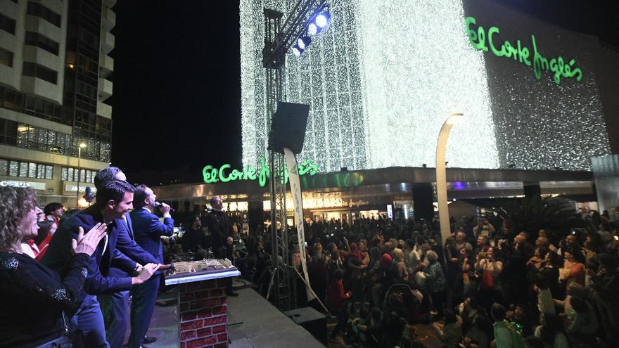 Miguel Ángel López enciende la iluminación navideña de El Corte Inglés