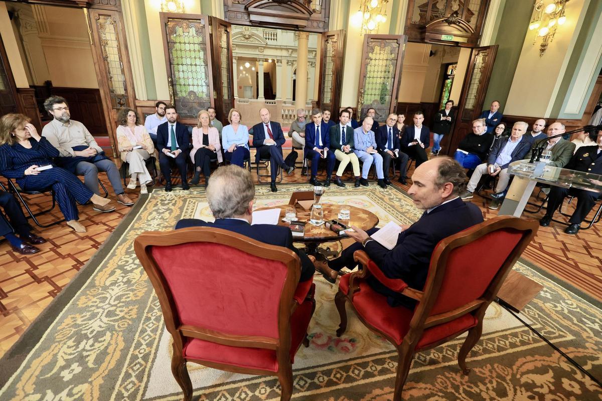 Asistentes a la presentación del libro.