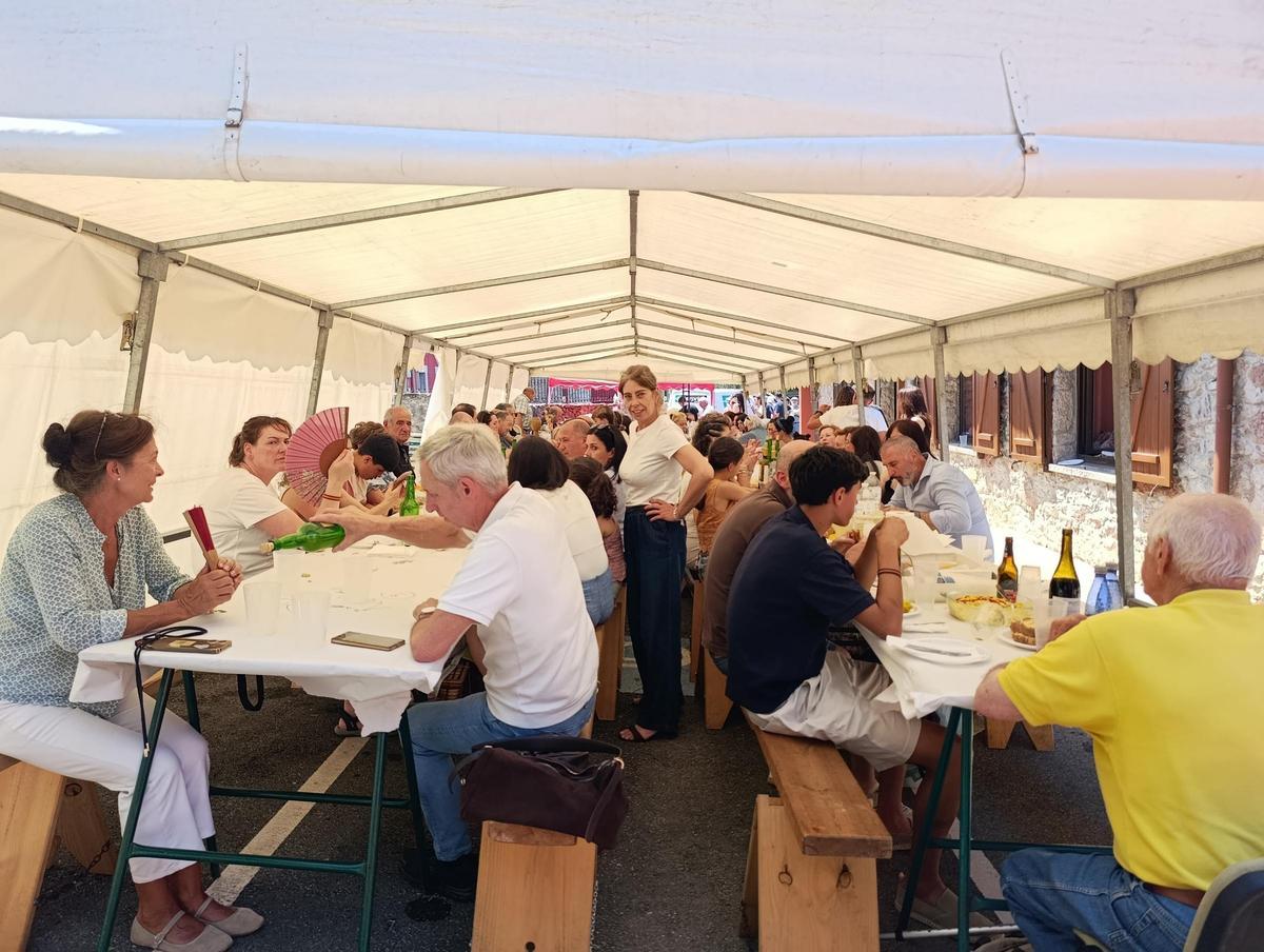 Arlós reúne a 200 vecinos en su convivencia anual