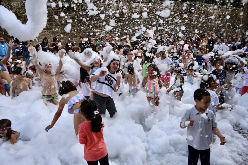 Decenas de niños jugaron toda la tarde en la despedida del curso.