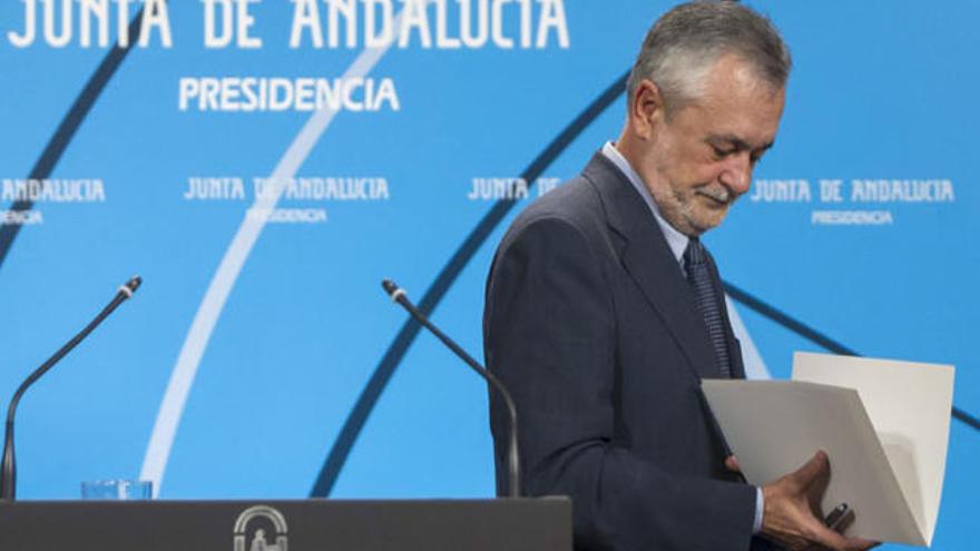 El presidente de la Junta, José Antonio Griñán, ayer tras ofrecer una rueda de prensa.