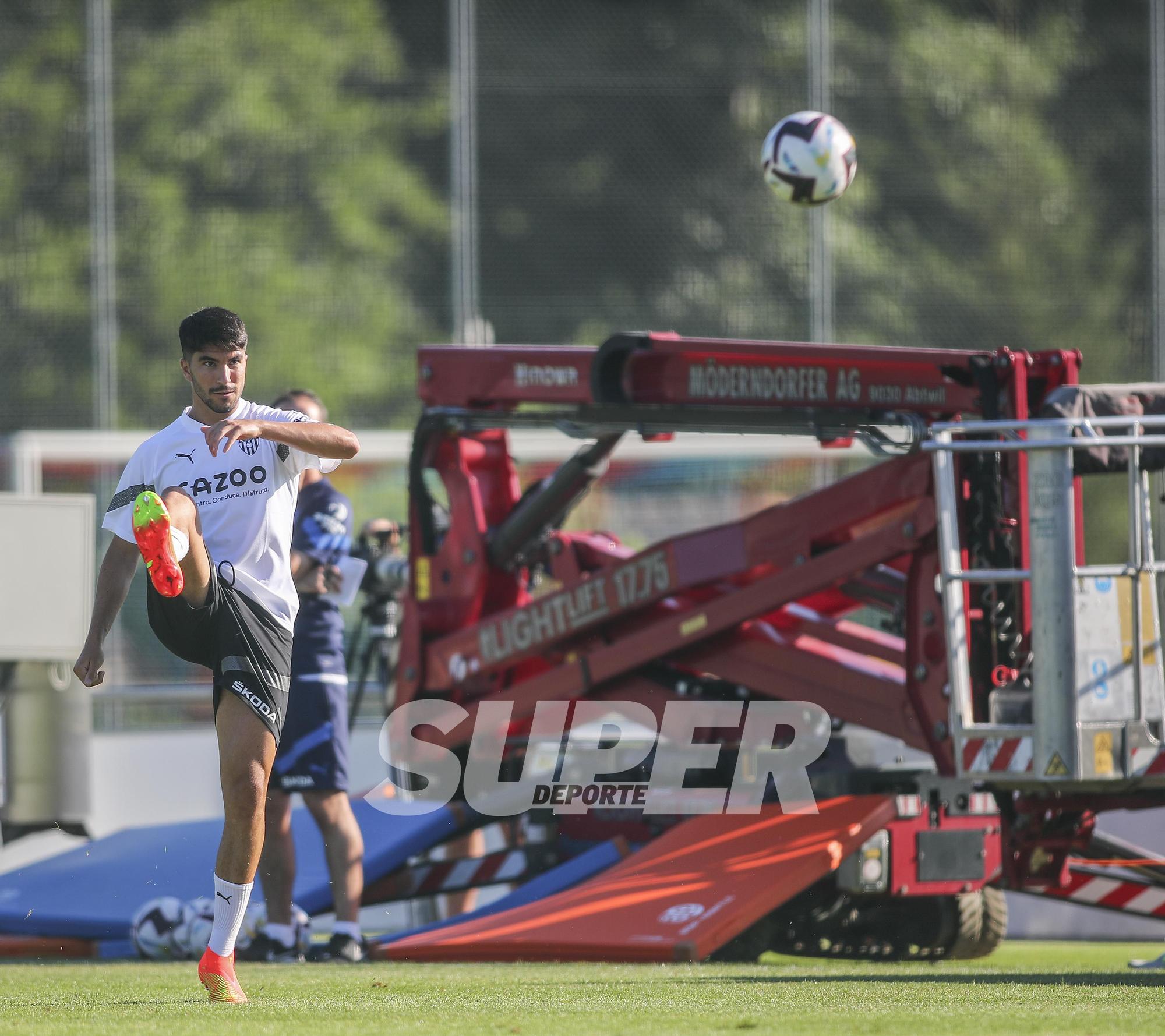 Entrenamiento vespertino del Valencia cf