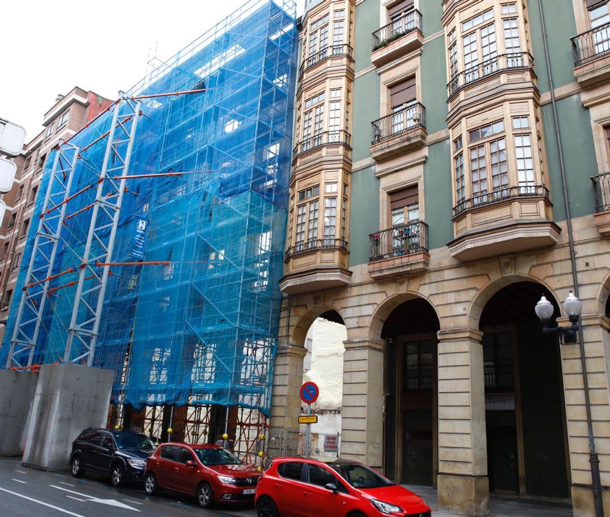 Edificio en obras en la calle Marqués de San Esteban. | Ángel González