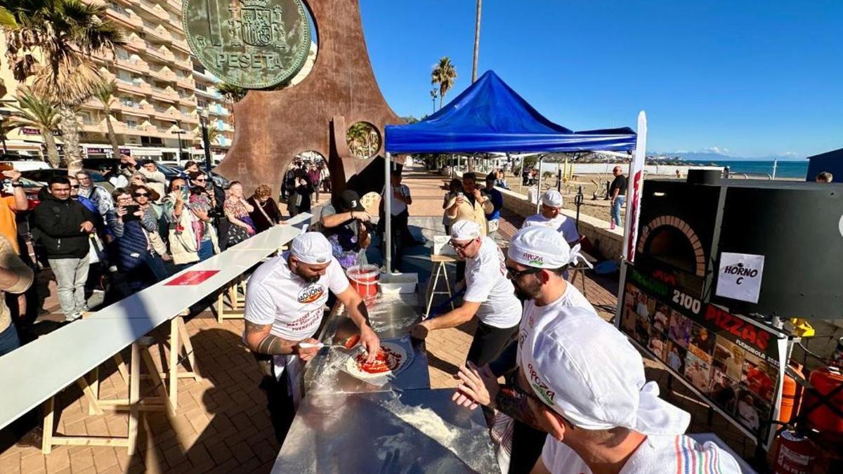 Fuengirola bate el Récord Guinness de más pizzas en línea