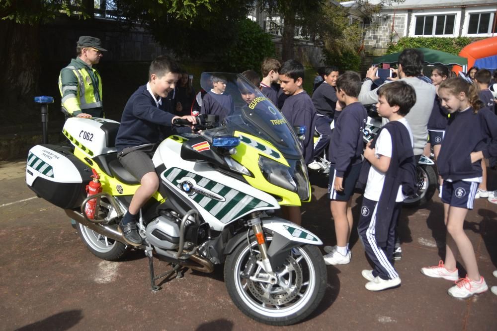 Exhibición solidaria de la Guardia Civil para recaudar fondos para Cruz Roja