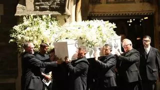 Bonnie Tyler recibe en Gales el último adiós entre lágrimas y canciones
