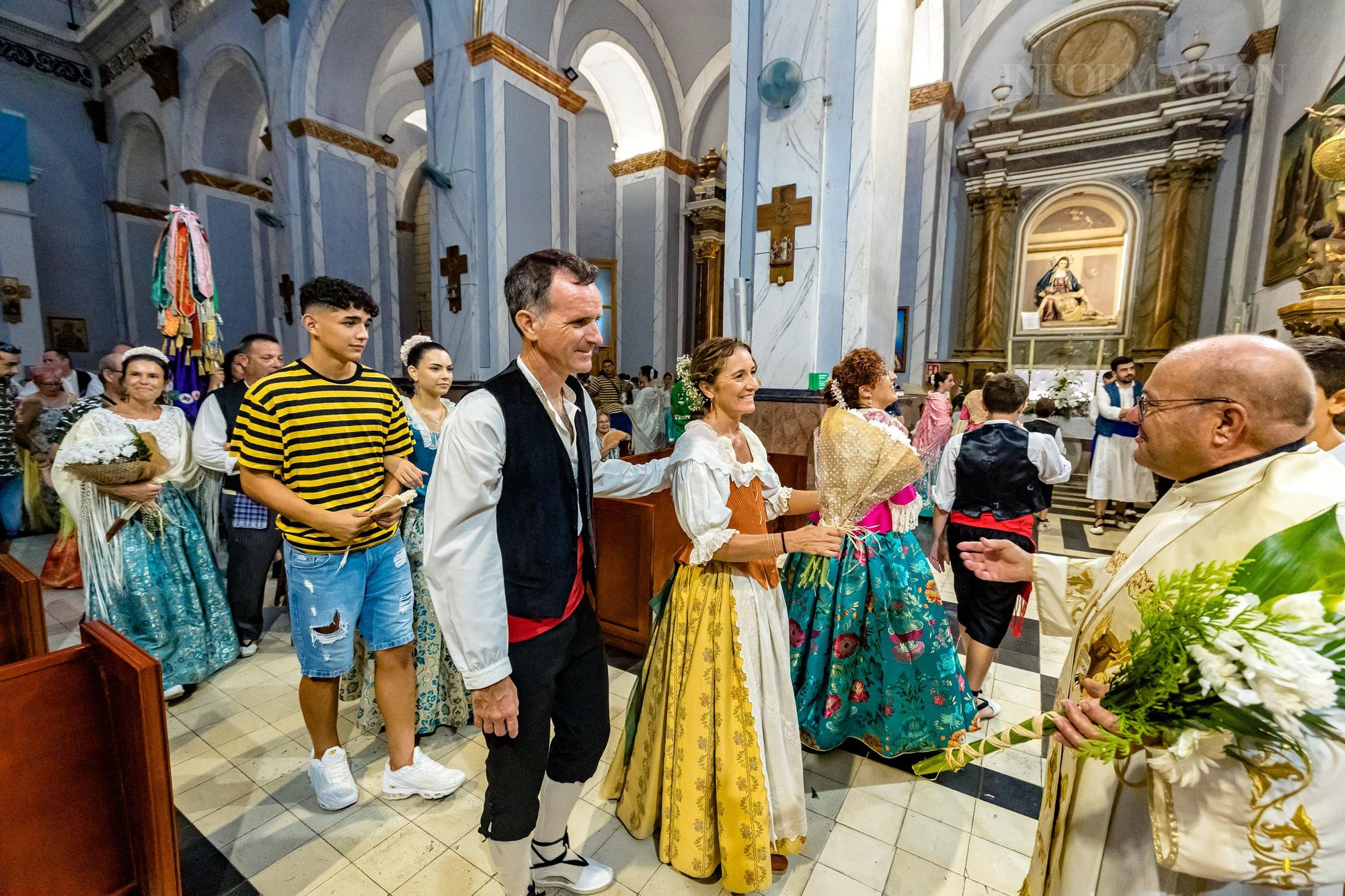 Ofrenda de flores a la Mare de Déu de l'Assumpciò en La Nucía