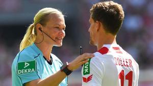 aguasch43192394 referee bibiana steinhaus talks with cologne s german strike190308131345