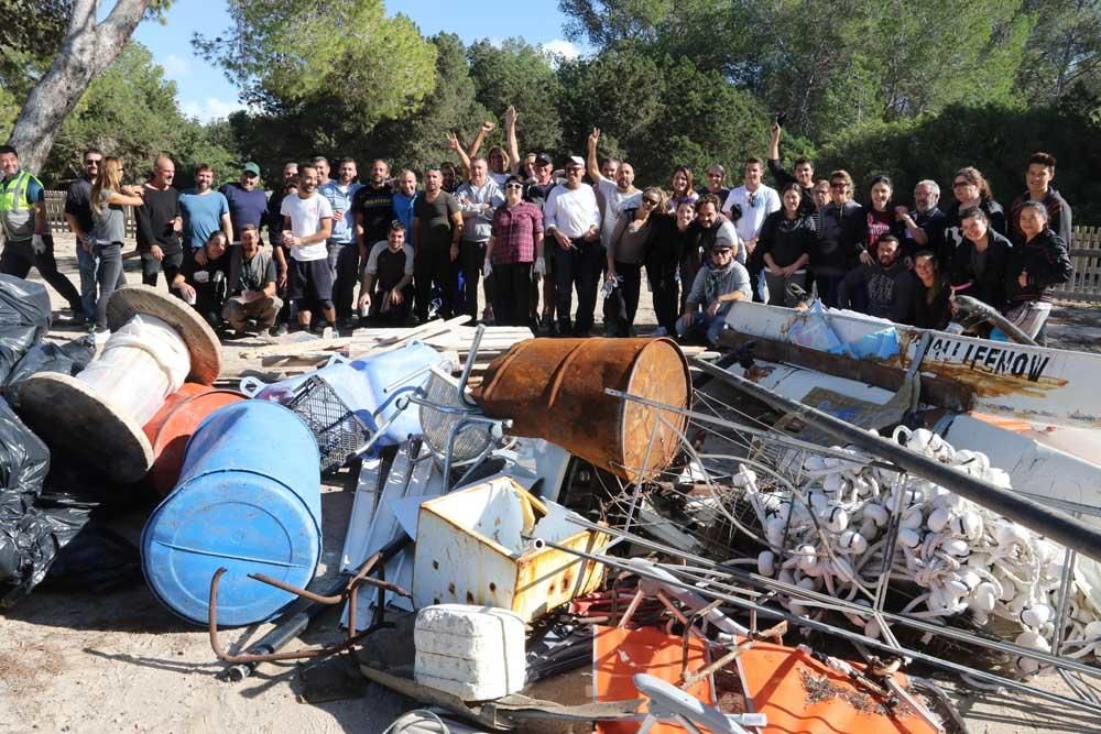 80 trabajadores limpian el Parque Natural