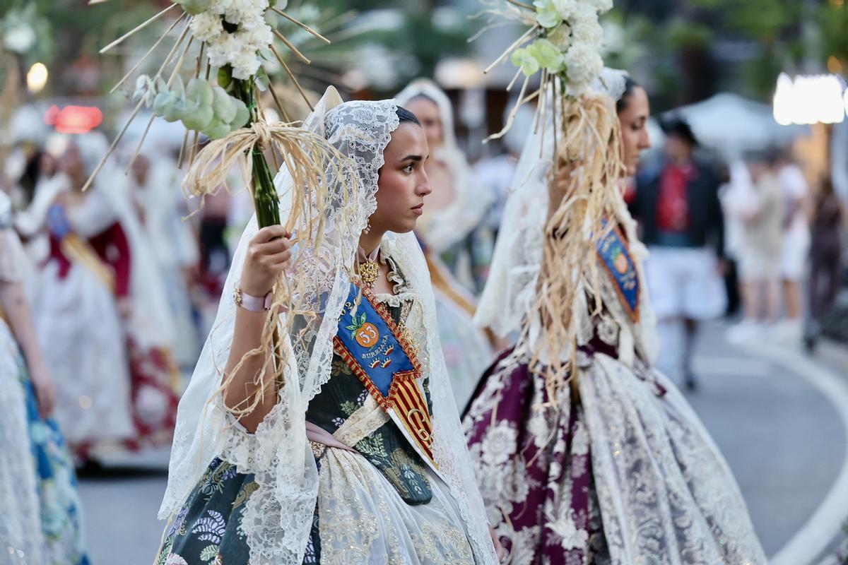 Segunda sesión de la Ofrenda en las Hogueras de Alicante