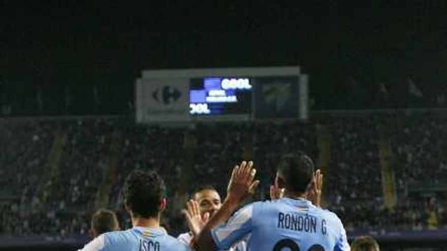 Los jugadores del Málaga celebran un gol marcado en La Rosaleda en la presente Liga.