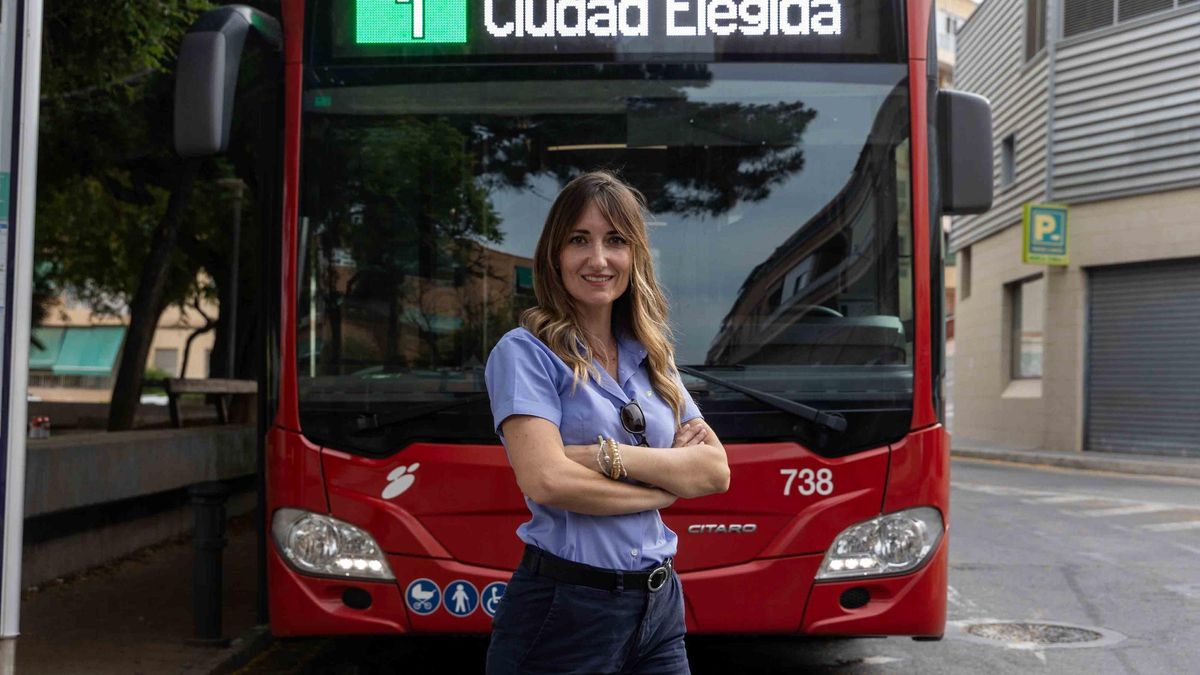 Sara Lillo, conductora de autobús de Alicante