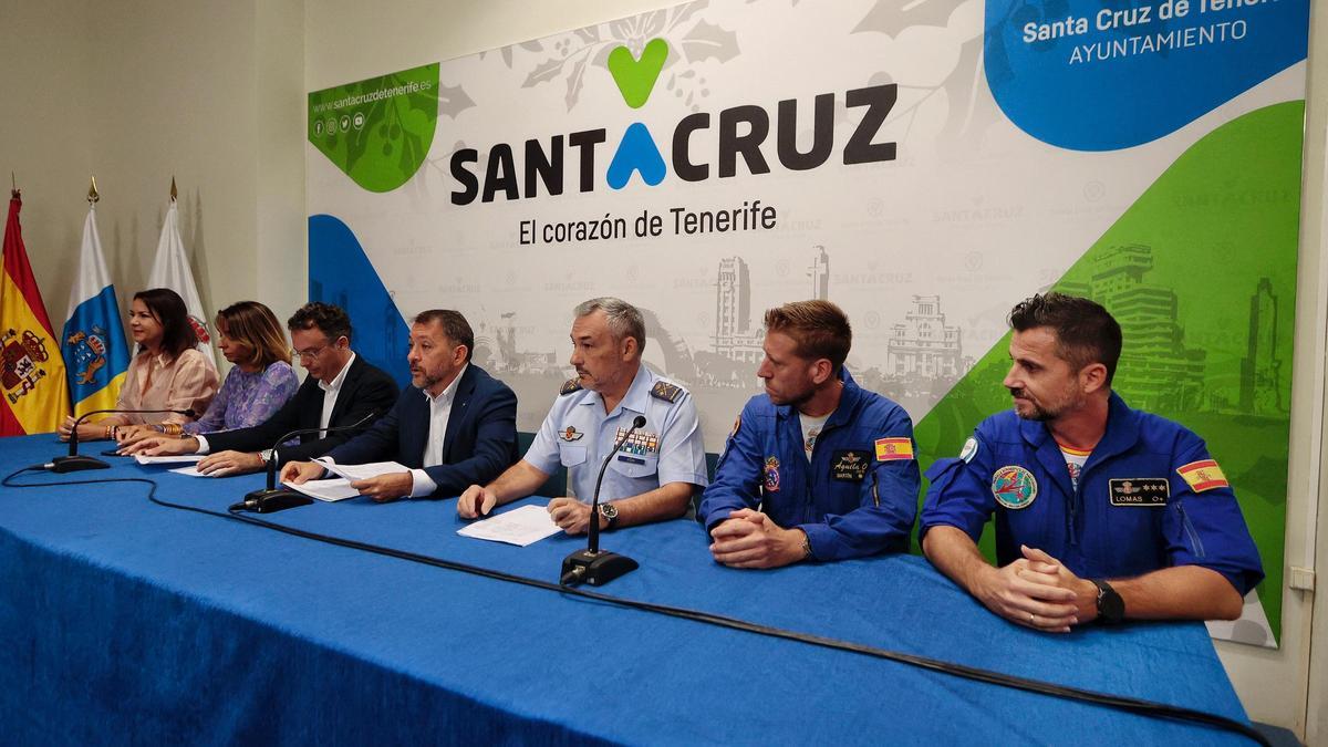 Presentación de la exhibición aérea en la playa de Las Teresitas.