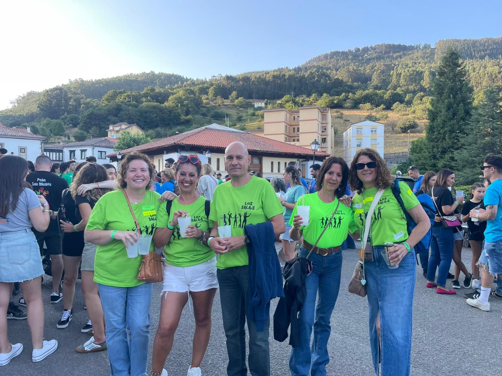 En imágenes: Las peñas toman Salas en la primera jornada de las Fiestas del Bollo