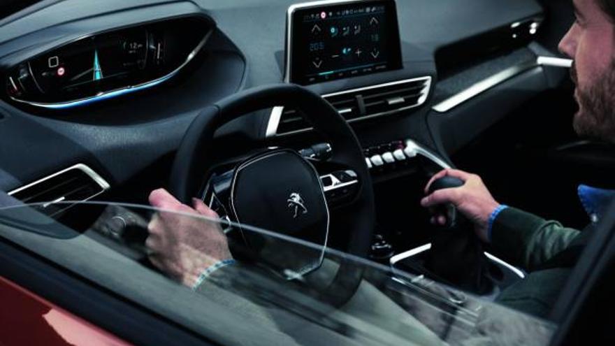 Así ha evolucionado el Peugeot i-cockpit en 10 años.