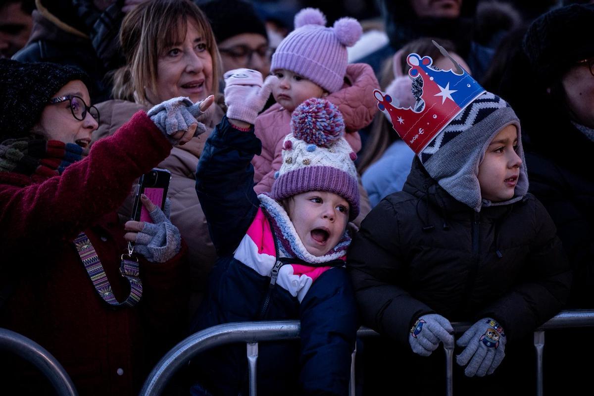 El frío no ha podido con la ilusión de los más pequeños en este cinco de enero.