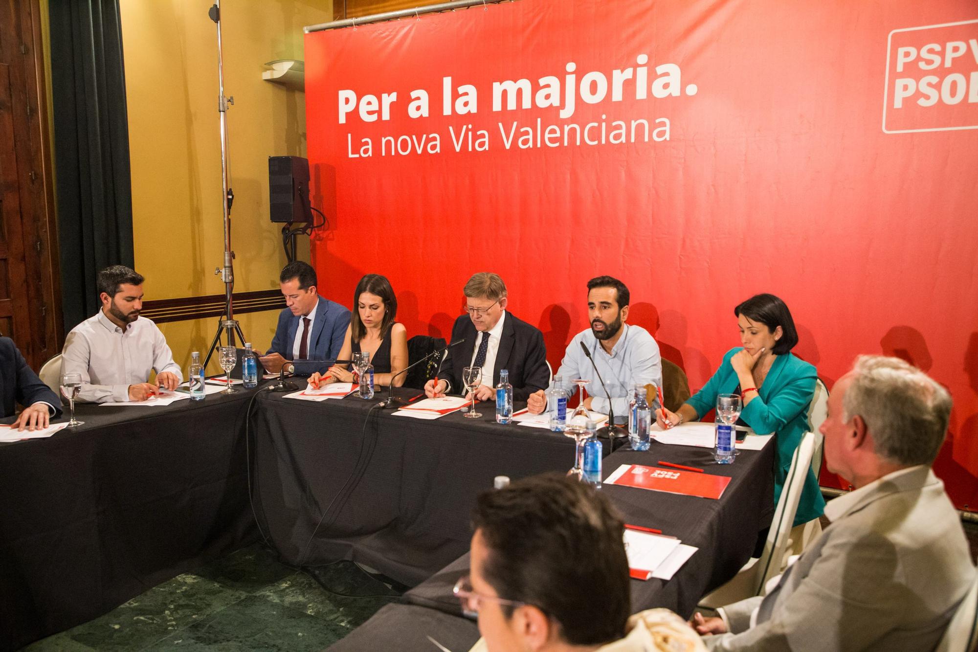 La ejecutiva nacional del PSPV-PSOE se traslada a Orihuela para respaldar a los regantes