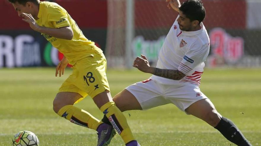 El Sevilla doblega al Villarreal en un partido desbocado (4-2)