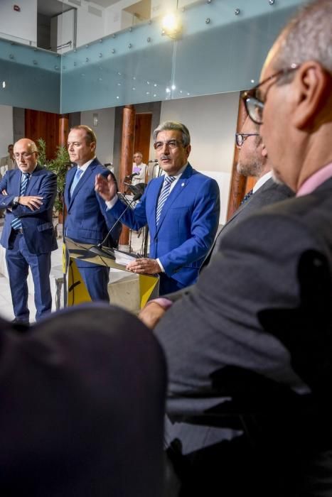 23-10-19 LAS PALMAS DE GRAN CANARIA. CASASA CONSISTORIALES. LAS PALMAS DE GRAN CANARIA. Exposición 40 años de Guaguas Municipales. Fotos: Juan Castro.  | 23/10/2019 | Fotógrafo: Juan Carlos Castro