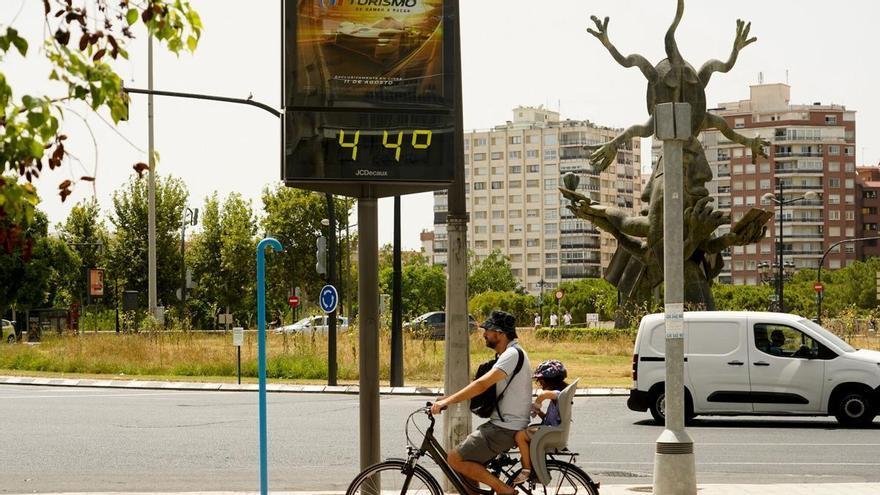 La Aemet pone en aviso a 13 comunidades, con la Comunidad Valenciana en nivel rojo por máximas de hasta 44 grados