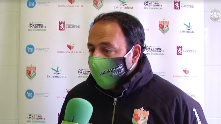 Ernesto Sánchez, entrenador del Femenino Cáceres.