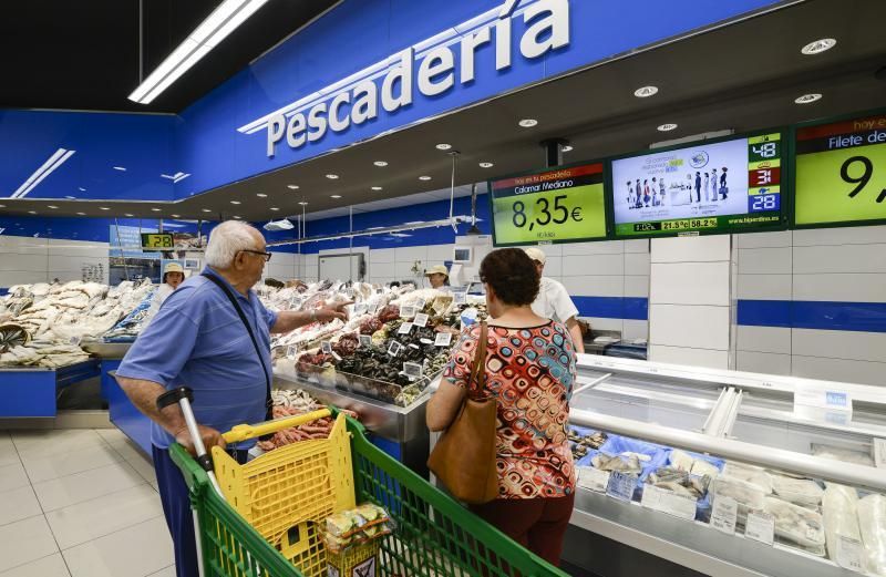 25/05/2018 SAN ISIDRO, GÁLDAR. Apertura nuevo Hiperdino. FOTO: J. PÉREZ CURBELO  | 25/05/2018 | Fotógrafo: José Pérez Curbelo