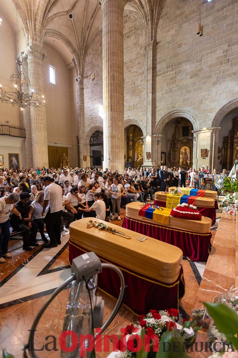 Imágenes del funeral en Caravaca de algunas de las víctimas del incendio en las discotecas de Murcia