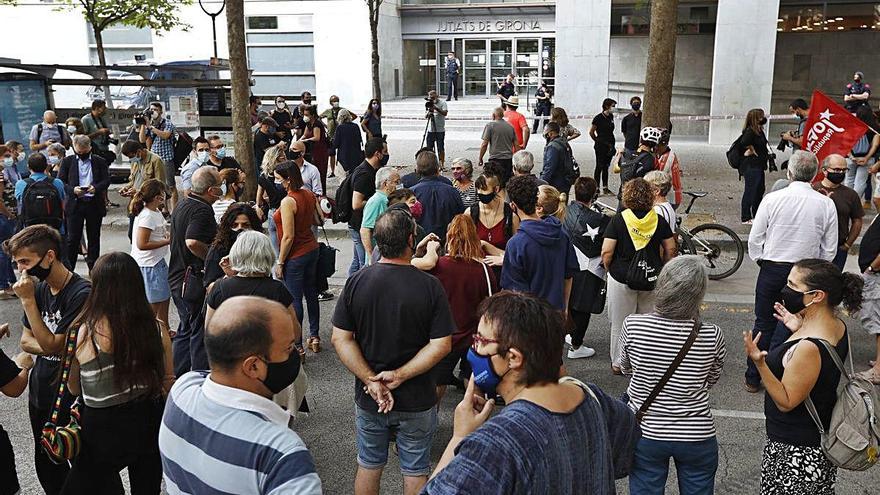 Cocnentració de suport als encausats ahir a la tarda.