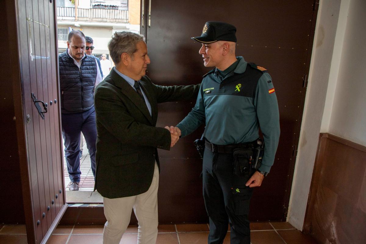 Salvador Fuentes, a su llegada al cuartel de la Guardia Civil de Adamuz.